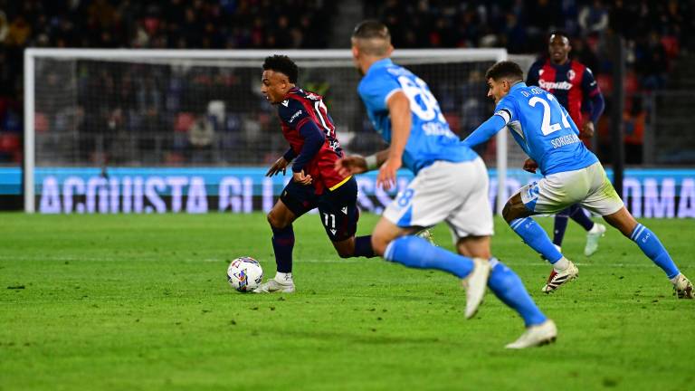 Nápoles no pudo aprovechar el empate del Inter al igualar con el Bolonia.