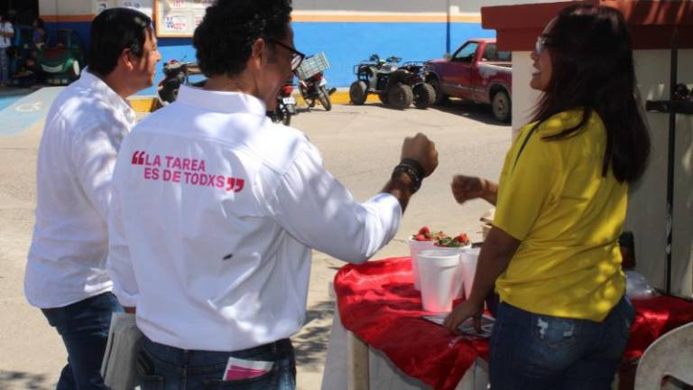 Juan Alfonso Mejía tomó el micrófono durante el evento de Rosario.