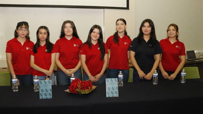 Las alumnas del Instituto Jean Piaget comparten su ‘Antología Literaria’.