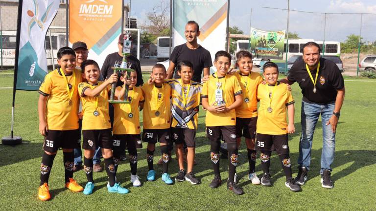 Espartanos Mazatlán es reconocido como nuevo monarca.
