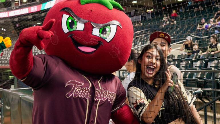 Tommy Tomate causó sensación entre los aficionados.
