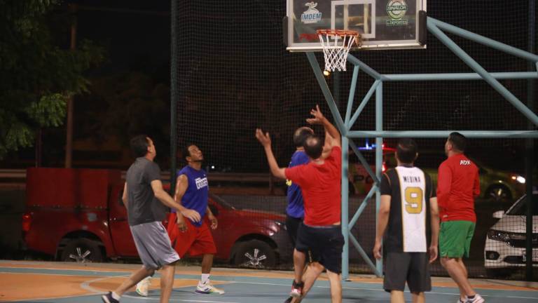 Intensas acciones hubo en el Torneo Veteranos de Baloncesto Municipal.
