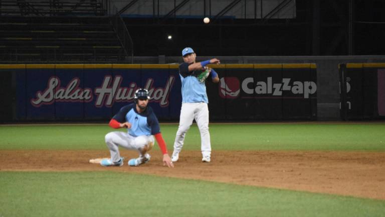 Algodoneros de Guasave entrenó y disputó un juego interescuadra en el Kuroda Park.