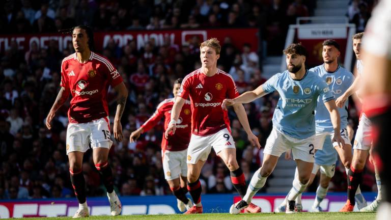 Sin goles acaba el derbi de Manchester.