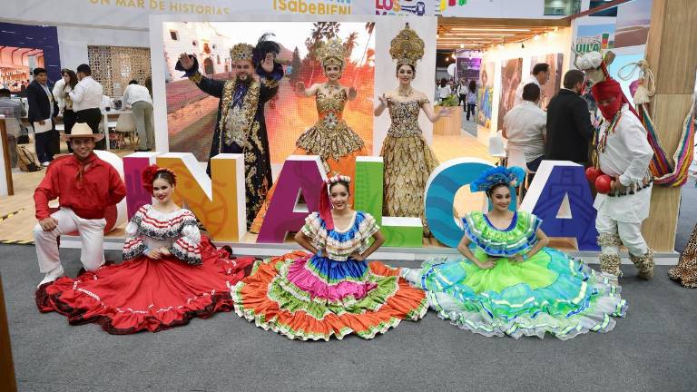 La realeza del Carnaval Internacional de Mazatlán participó en el stand de Sinaloa.