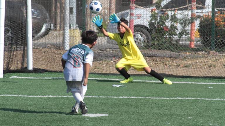 Manuel Miranda, portero de Guasave, fue la gran figura de su equipo en la tanda de penaltis.
