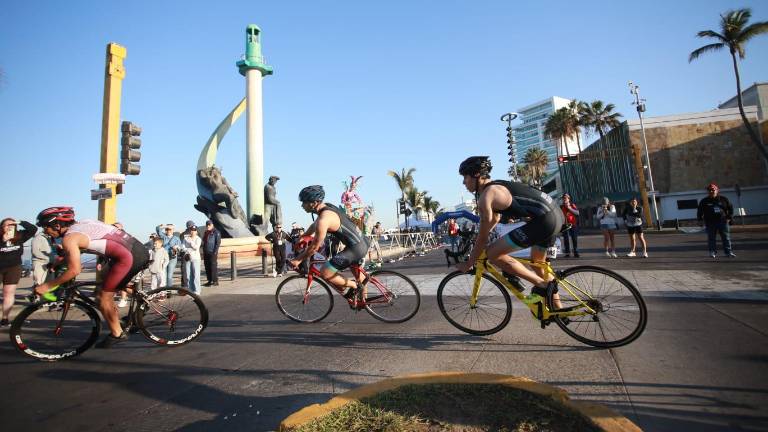 La prueba de ciclismo en el triatlón estatal.