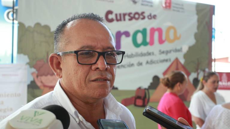 Es derecho del niño que se le entregue su certificado y su boleta, explicó José Juan Rendón Gómez.