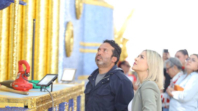 La Presidenta Municipal de Mazatlán recorrió los talleres donde se construyen las carrozas reales y los carros alegóricos del Carnaval.