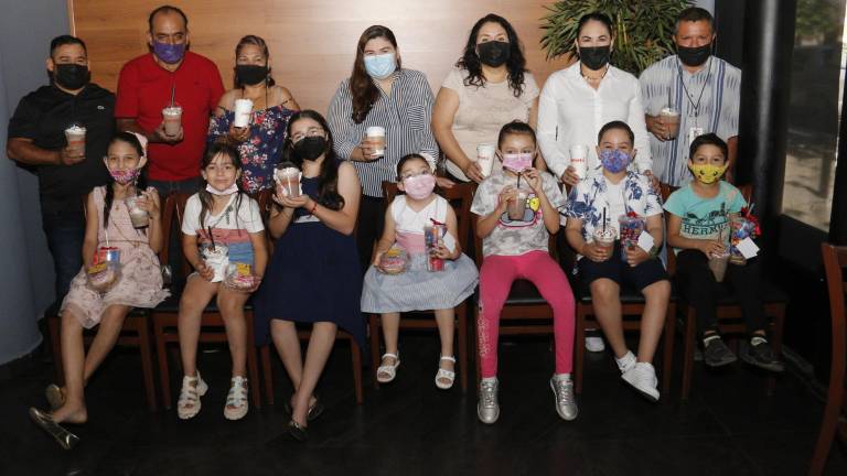 Sus papás los acompañaron en el ameno festejo que Periódico Datemex preparó para consentirlos en su día.