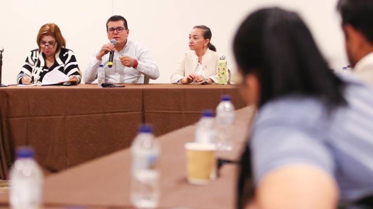 Empresarios y autoridades de Mazatlán y Sinaloa se unen para promover prácticas sostenibles en el manejo de residuos.