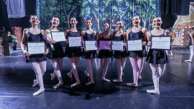 Las bailarinas culminaron sus estudios.