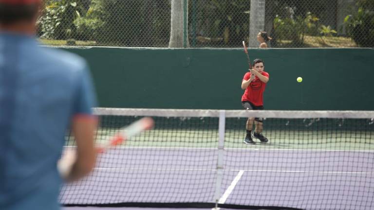 Jesús Bojórquez en su duelo ante Mark Stoffels.
