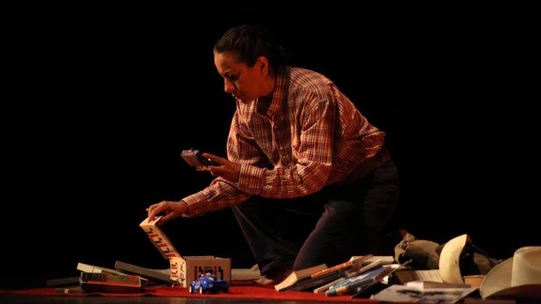 Julieta Casavantes recrea aquellos años turbulentos a través de los escritos de su padre, Jesús María Casavantes.