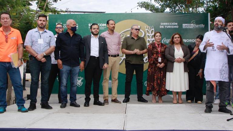 En el Paseo del Ángel, en el Centro Histórico de Culiacán, se inaugura el Festival de El Pan y sus Antojos.