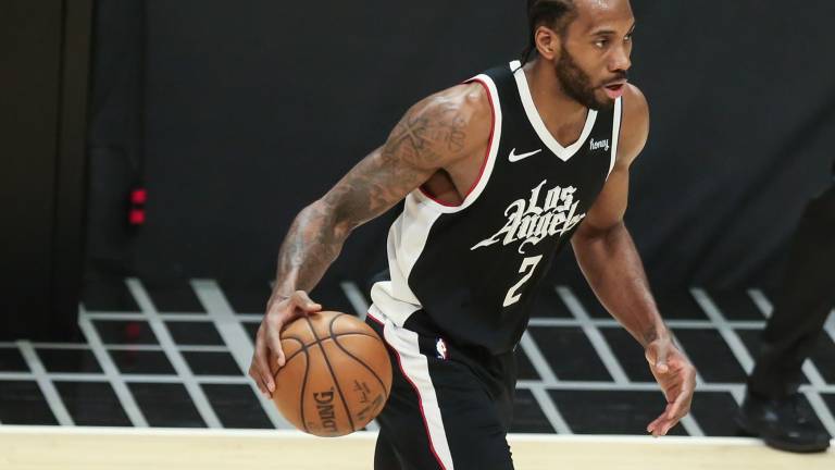 Kawhi Leonard logra un acuerdo por 176 millones de dólares.