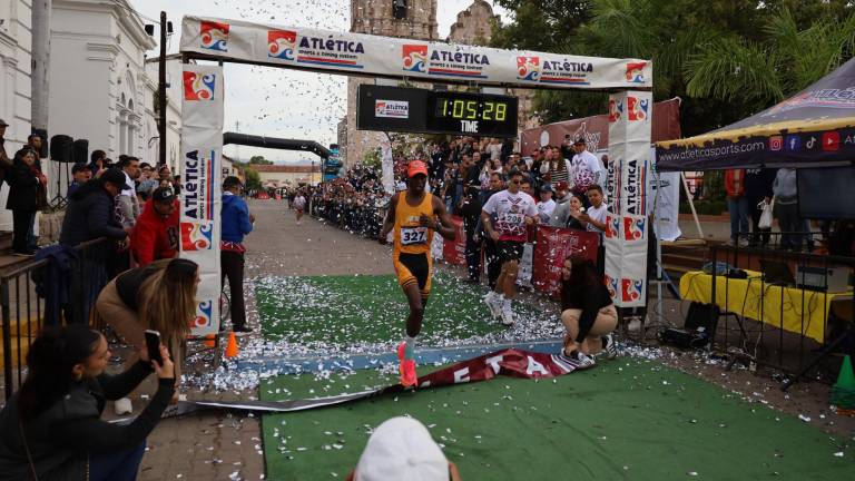Geoffrey Kenisi Bundi se proclamó como ganador de los 21 kilómetros en San Sebastián.
