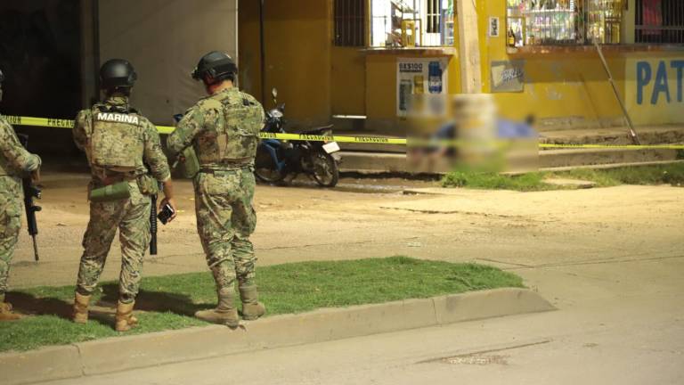 Policías y fuerzas federales desplegaron operativos tras los ataques ocurridos de manera simultánea en distintos puntos de Mazatlán.