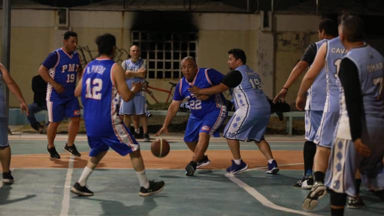 La cancha del Infonavit Playas es la sede del Torneo Veteranos de Baloncesto.