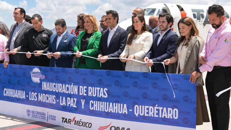 Autoridades turísticas celebraron el inicio de las rutas aéreas entre Los Mochis, Chihuahua y La Paz, operadas por la aerolínea TAR.