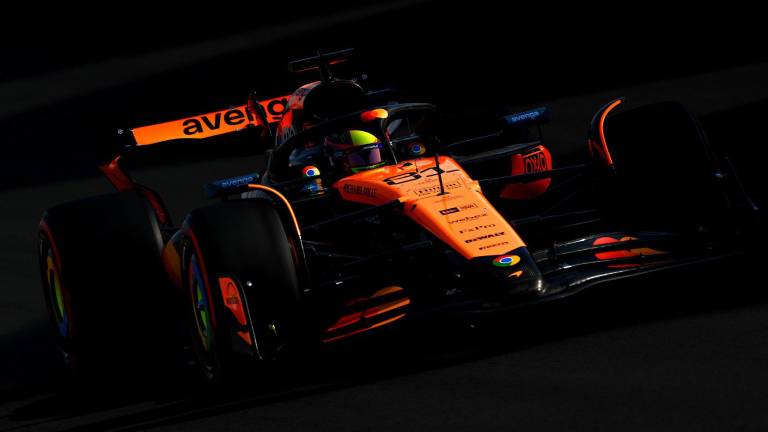 Oscar Piastri gana la pole en China.