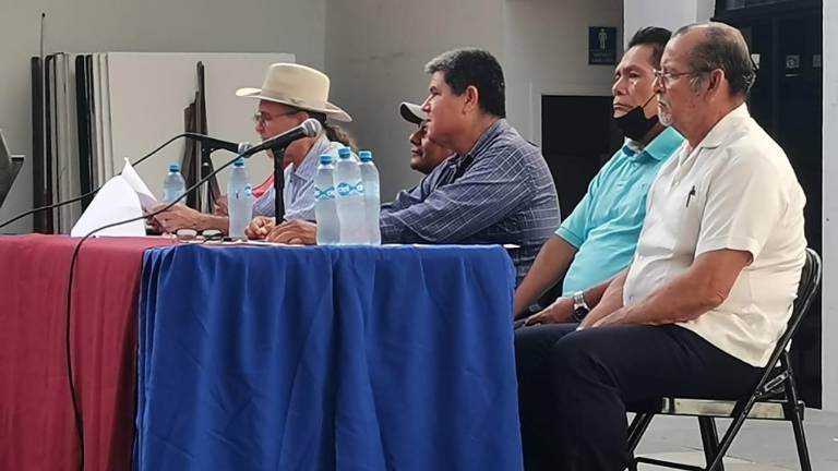 En la mesa participaron Joel Barraza, Crescencio Ramírez, Evaristo Leyva, Faustino Domínguez, Jaime Toledo, y Evaristo Leyva.