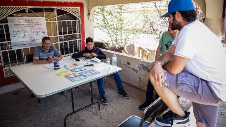 En algunas casillas de Culiacán, ciudadanos aceptaron convertirse en funcionarios de casilla ante la ausencia de los titulares capacitados.