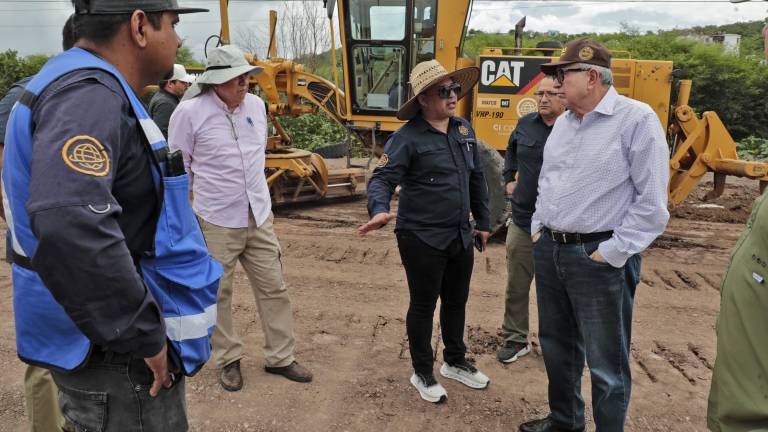 El Gobernador Rubén Rocha Moya supervisa los avances en el circuito vial que se construye en Culiacán.