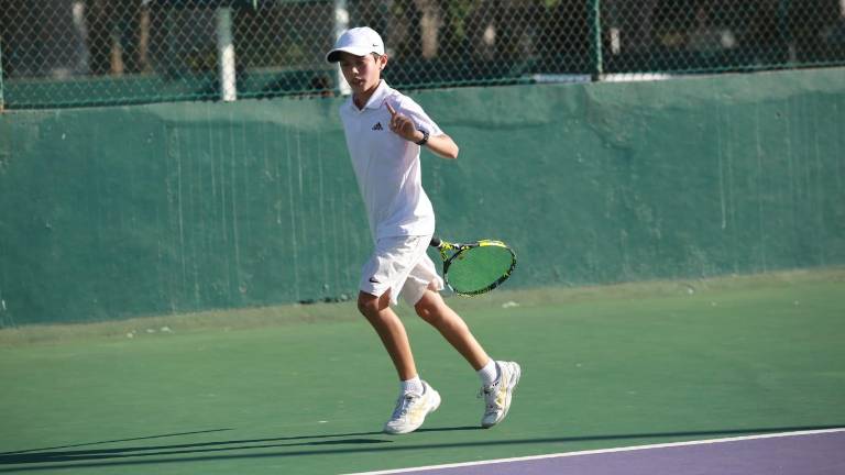 Jerónimo Velazco saca triunfo ante Heiman Rusek.