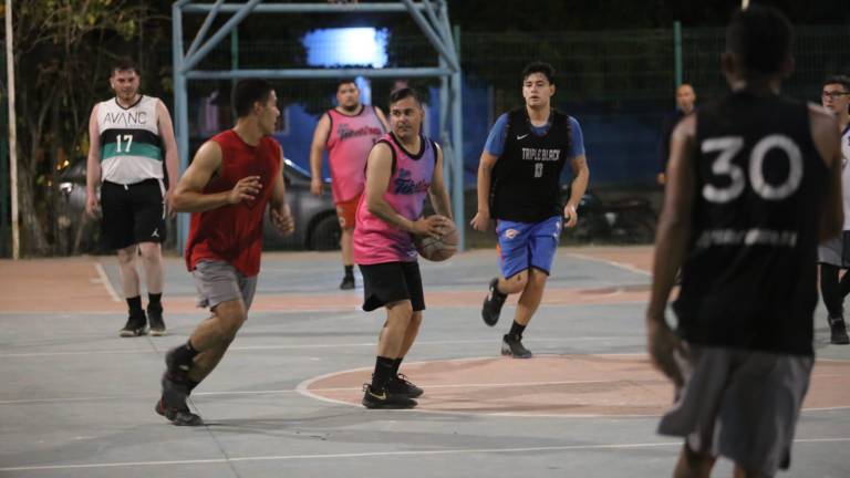 La cancha Los Mangos de la Colonia Burócrata es la sede de la Liga de Baloncesto de Segunda Fuerza Municipal.