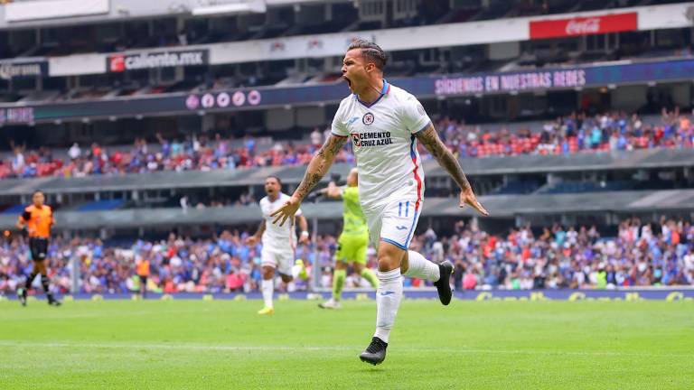 Christian Tabó festeja el gol del triunfo cementero.