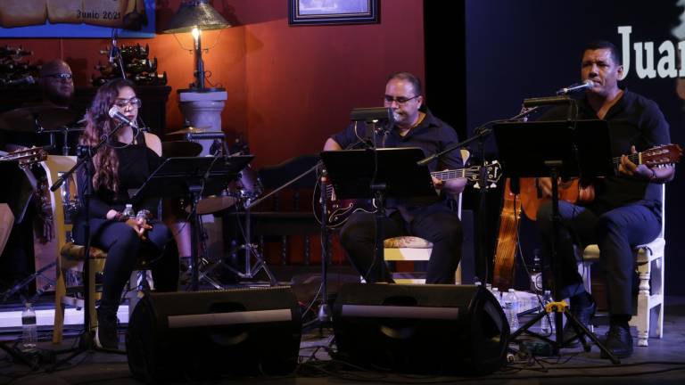 Los artistas rindieron homenaje a Juan Jiménez León.