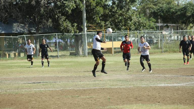 Los campos del Club Deportivo Muralla albergan la actividad de la Liga de Futbol Intermédicos.