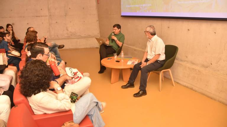 José Carlos Zazueta presenta su más reciente libro ‘Cuco, el cangrejo más raro del mundo’.