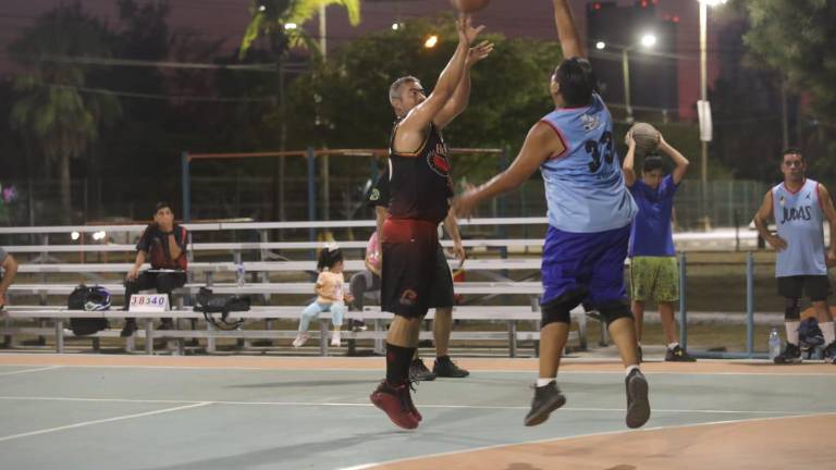 Esta semana comenzó una nueva temporada del Torneo Veteranos de Baloncesto.