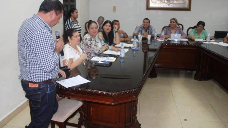 Tesoreros y Ediles aprobaron dos solicitudes de préstamo, una de 1 millón 851 mil 558 pesos y otro de 4 millones.