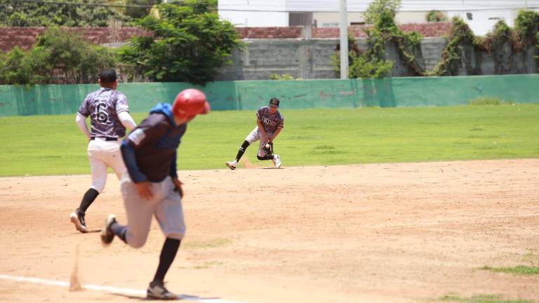 Pollería Catalina está a un triunfo de avanzar a la siguiente ronda en la Liga de Beisbol de 35 años y más.