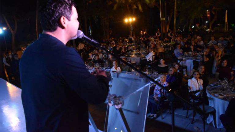 Adrián López Ortiz, director general de Noroeste, presenta la segunda temporada de A Qué Sabe Sinaloa.