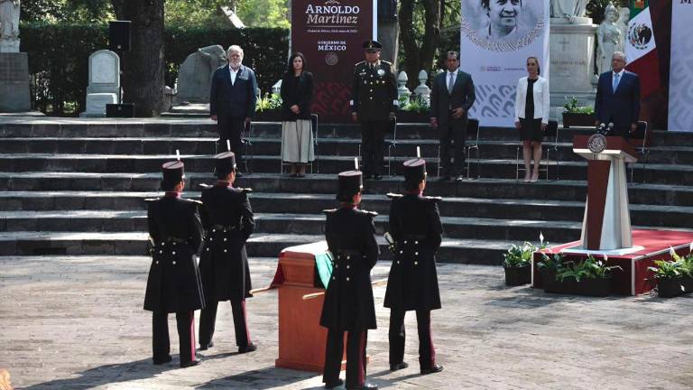 Cenizas de Arnoldo Martínez Verdugo son llevados a la Rotonda de las Personas Ilustres en Ciudad de México