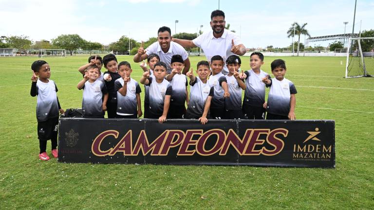 Sinaloa B festeja en casa.