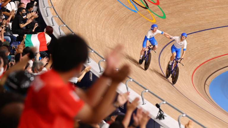 Italia gana la persecución por equipos.
