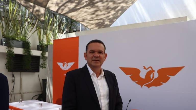 Momento del registro como aspirante a Gobernador de Sinaloa por Movimiento Ciudadano.