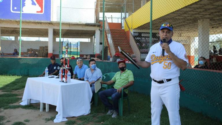 La Liga de Beisbol Meseros al Bat puso en marcha una edición más en el Club Deportivo Sarabia.
