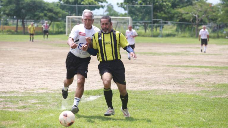 Juan Manuel Lerma (der.) marcó par de goles por los ahora campeones.