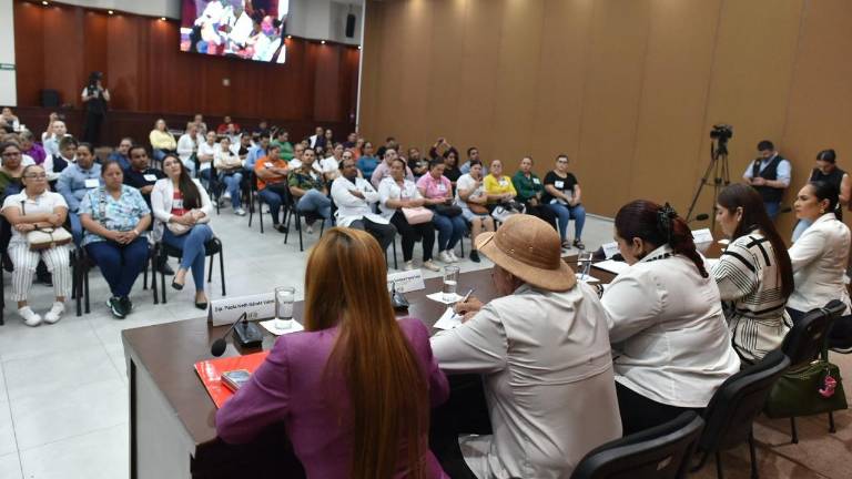 A la reunión asistieron decenas de trabajadoras y trabajadores del Sector Salud.