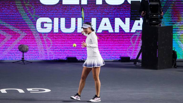 Giuliana Olmos cae en la final del Dobles Femenil.