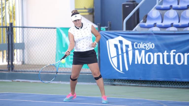 Gloria Liera logra su primera victoria dentro de la categoría Singles ‘D’ Femenil.