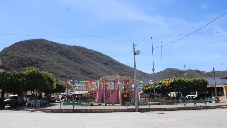 Los vecinos de Chametla se quedaron esperando con la muestra gastronómica.