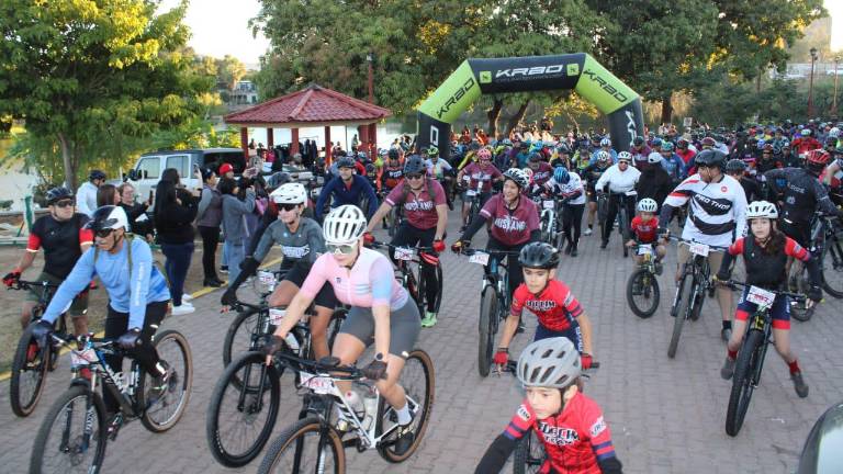 Los ciclistas tienen como punto de salida y meta la laguna del Iguanero.