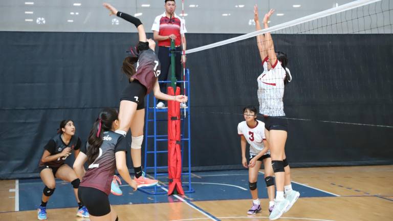Los equipos de Culiacán y Guasave han dominado en el voleibol de piso.